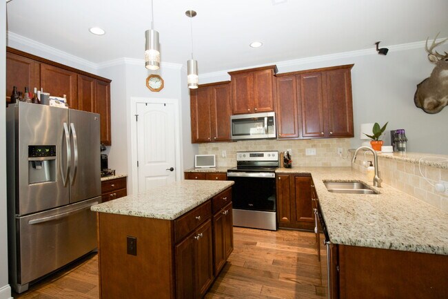 Building Photo - "Spacious 4-Bedroom Gem with 2.5 Baths at ...