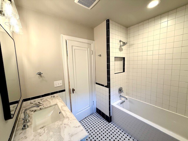 Building Photo - 709 NW 42nd St