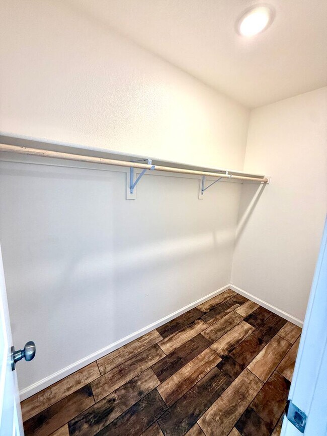 Building Photo - Beautifully Updated 4 Bedroom Home in Valley Springs Estates- Available Now!