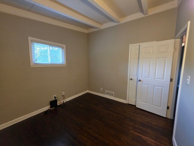 Building Photo - 3659 Ashwood Dr SE