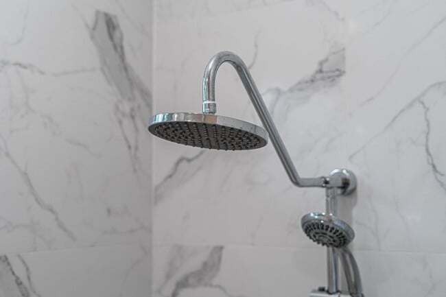 Building Photo - Beautiful 3/3 Pool Home in Gated Community W/ Lake Access