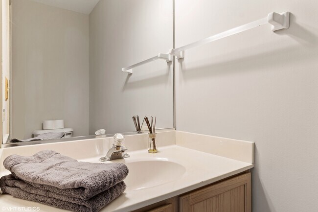 Building Photo - 1085 Red Clover Dr