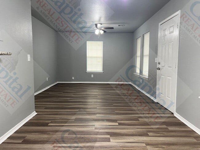 Building Photo - Relaxing Front Porch