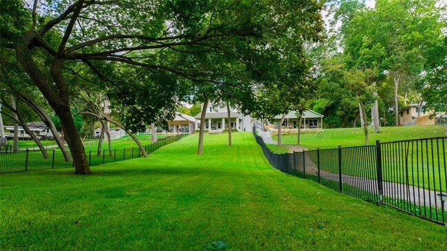 Building Photo - 1035 Timber Elm