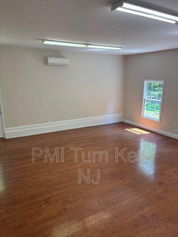 Building Photo - 127 Stockton Ave