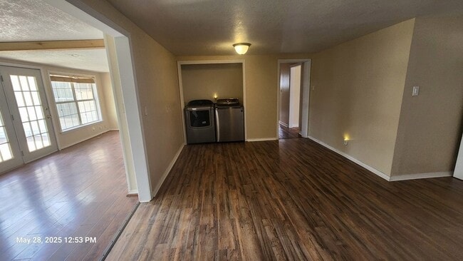 Building Photo - 406 4th St