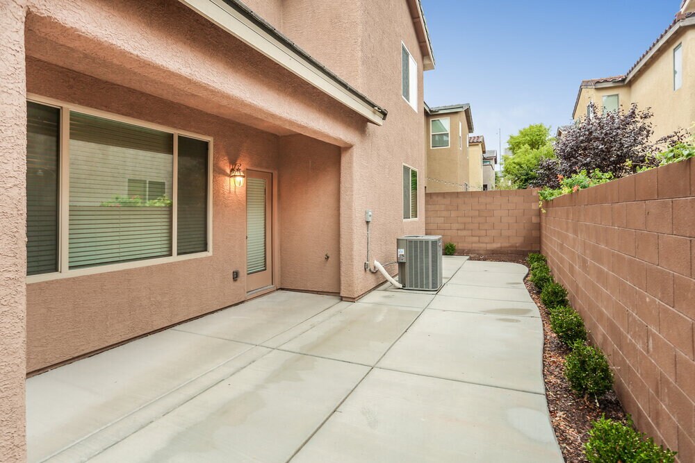 Building Photo - 10428 Yew Blossom Ave
