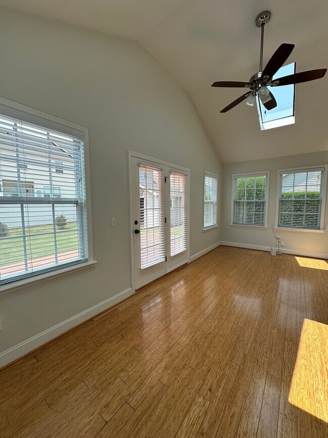 Building Photo - 105 Calcite Dr