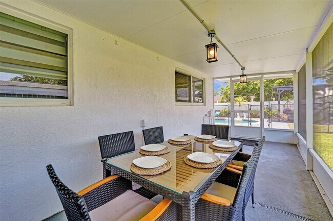 Building Photo - 6740 Custer St