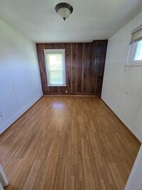 Building Photo - 409 3rd St S