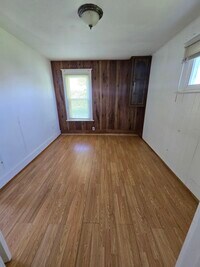 Building Photo - 409 3rd St S