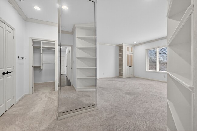 Building Photo - 155 N Hanley Rd