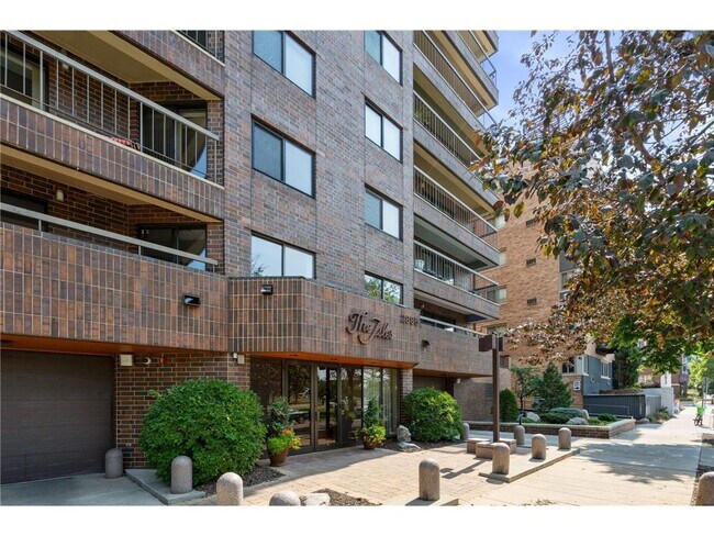 Building Photo - 2885 Knox Ave S