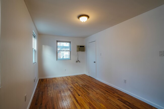 Building Photo - 66 46th St