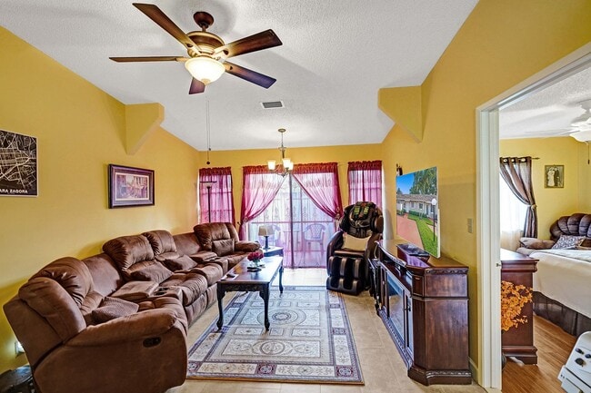 Building Photo - Beautiful 2BR/2BA WITH GARDEN VIEW in the Hear of Boca (55+ community)
