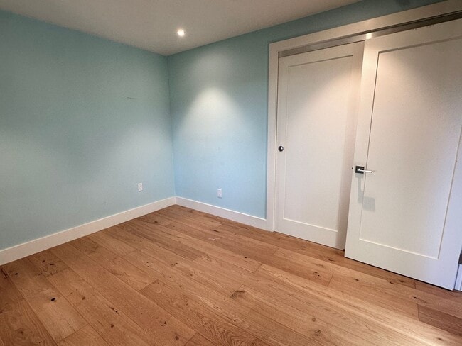 Building Photo - Fairfax Hillside Flat w/Valley Views