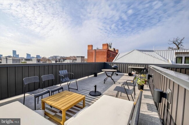 Building Photo - 2007 Cambridge St