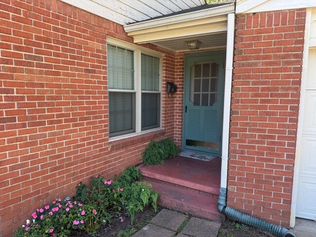 Building Photo - 504 Fleming Dr