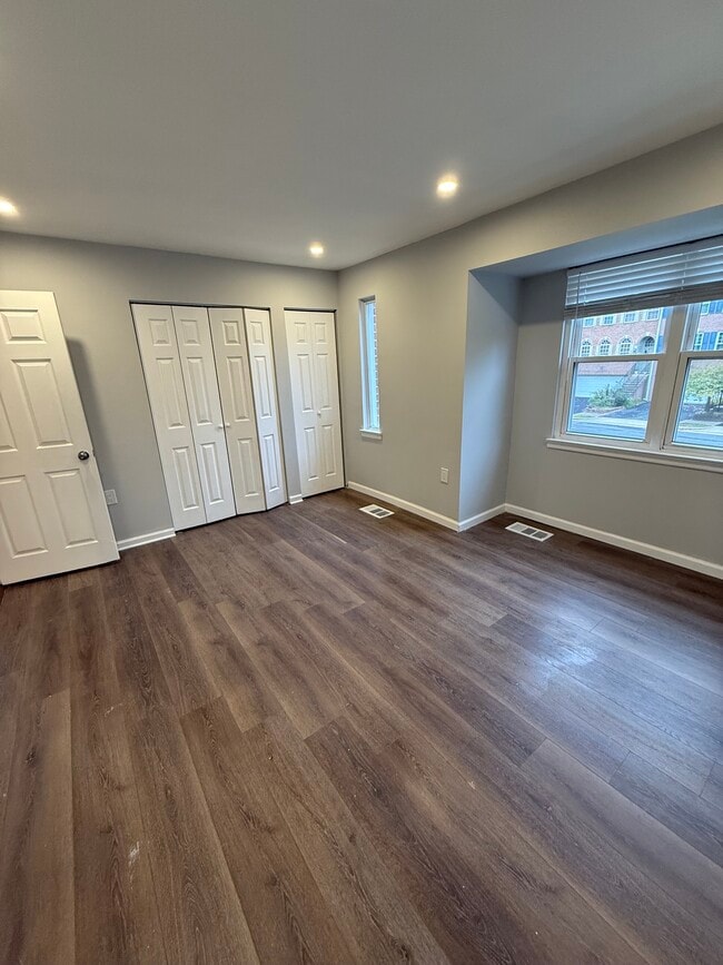 Building Photo - 238 Stevenson Square