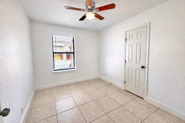 Building Photo - AVAILABE NOW ; APPLY TODAY AT OUR WEBSITE!!