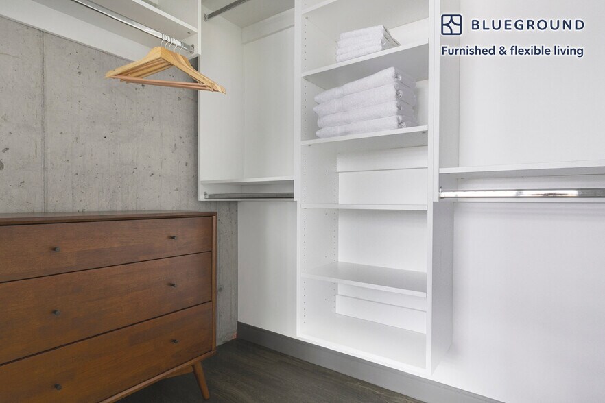 Building Photo - 60 E Randolph St