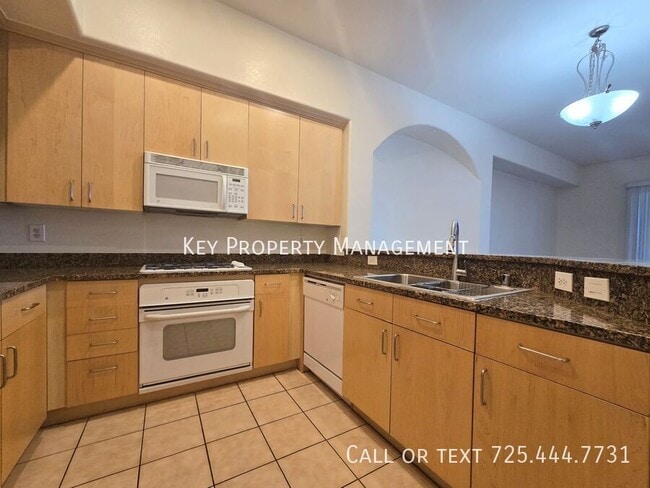 Building Photo - 2 Bedroom, 2 Bath Mid-Rise Condo off of La...