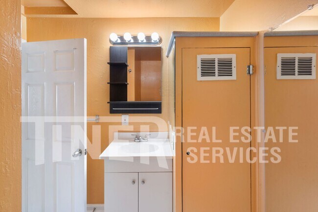 Building Photo - 1531 Virginia Ave