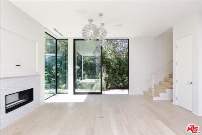 Building Photo - 1033 1/2 Grant St