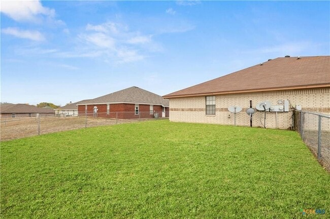 Building Photo - 3210 Raven Dr