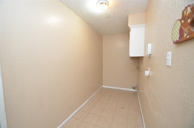 Building Photo - 439 Breeze Park Dr