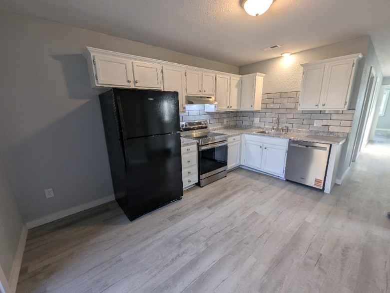 Building Photo - 597 SE 110th Rd