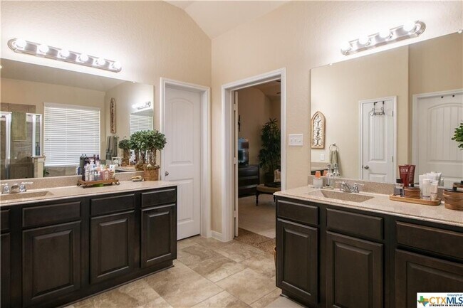Building Photo - 5633 Briar Fld