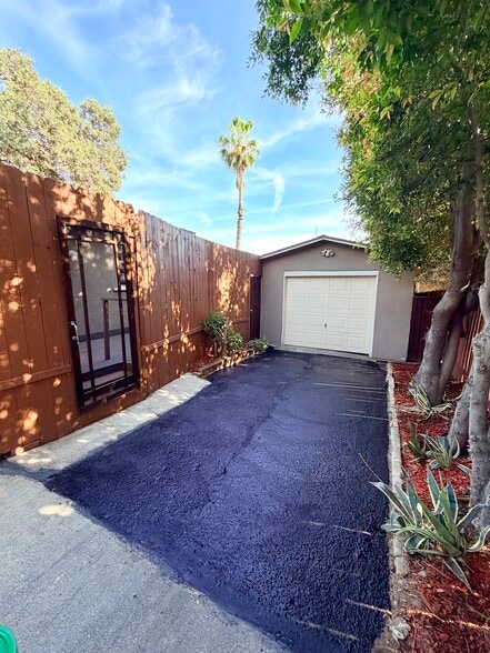 Building Photo - 1542 E Woodbury Rd