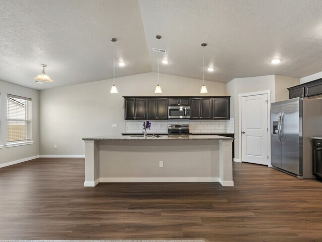 Building Photo - 7807 S Dewberry Way