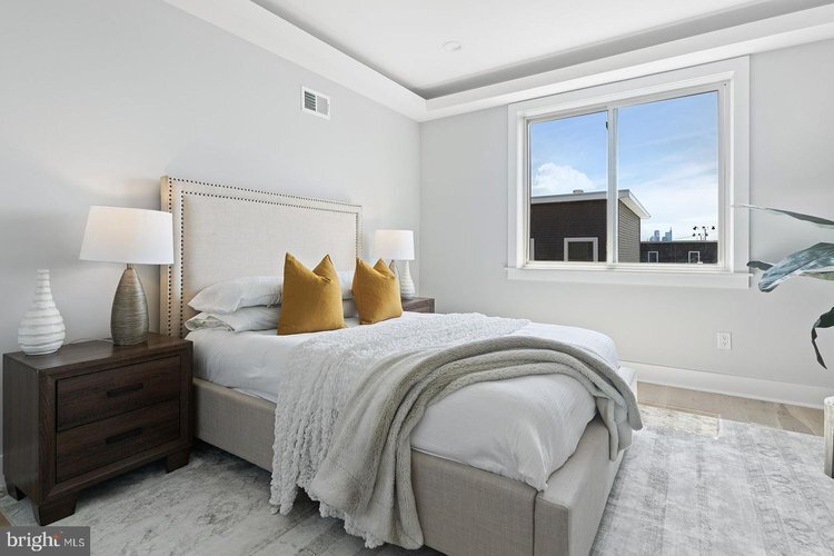 Master Bedroom - 2534 E Gordon St
