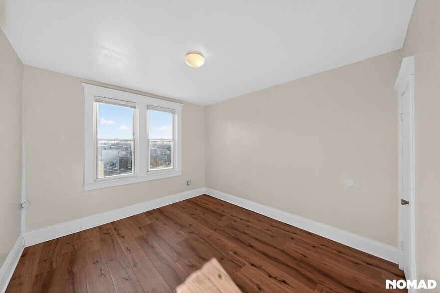 Building Photo - 3231 Phelps Ln