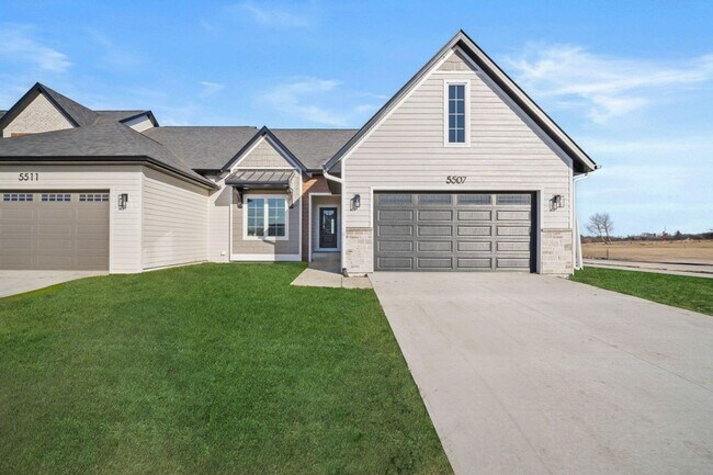 Primary Photo - 3 Bedroom Townhome Available November 5th,...
