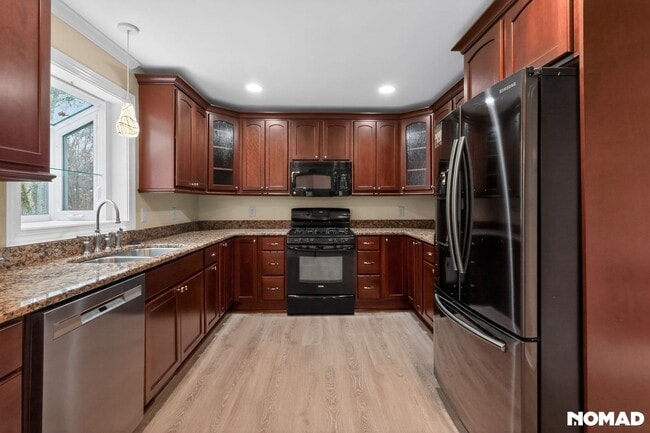 Building Photo - 319 Montibello Dr