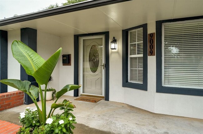 Building Photo - 9009 Lakeaire Dr