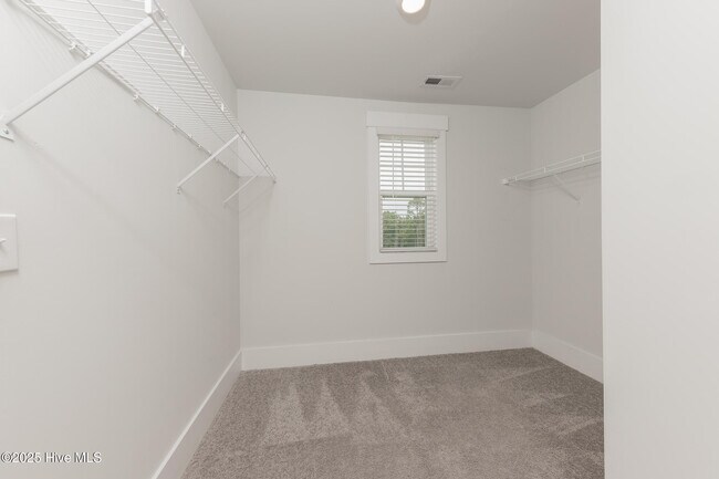 Building Photo - 221 Salt Mdw Ln