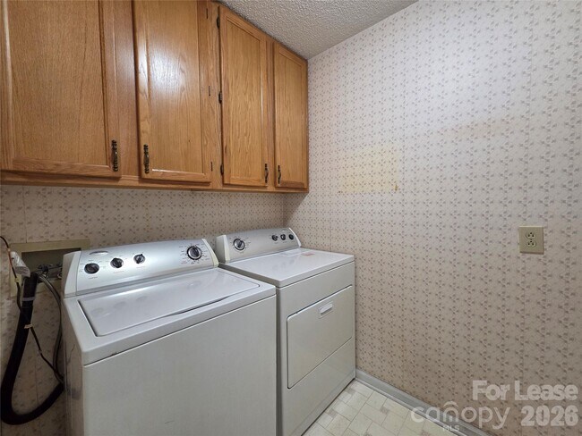 Building Photo - 1319 Mistletoe Ridge Pl NW
