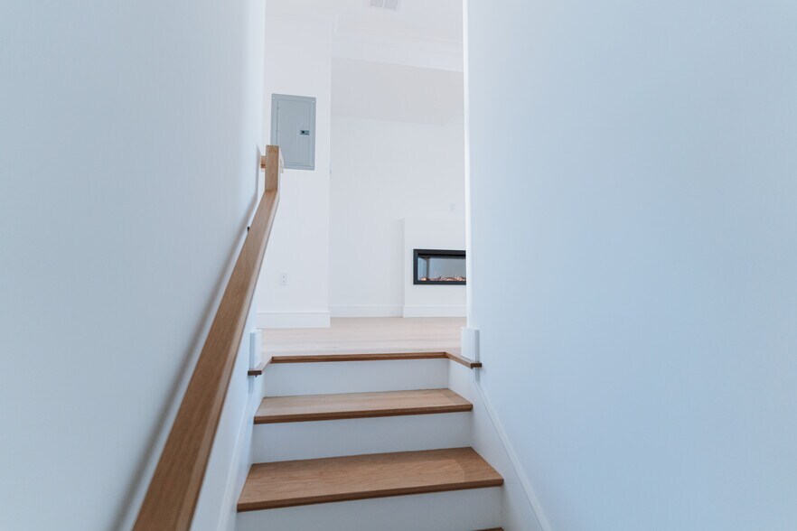 Building Photo - 5 Thurston St