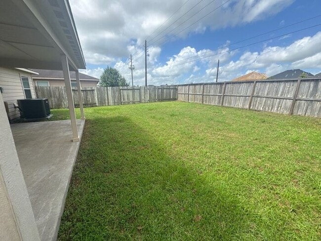 Building Photo - Spacious Hockley Home with Attached 2-Car ...