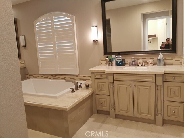 Building Photo - 16 Branding Iron