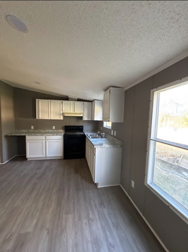 Building Photo - 422 N 4th Ave