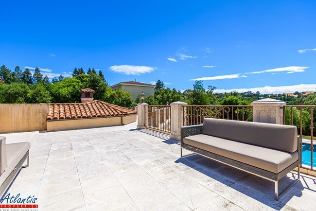Building Photo - Executive Estate in the Heart of Silicon Valley
