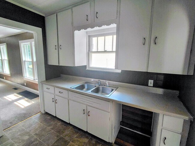 Building Photo - 2 Bedroom 1 Bathroom Home for Rent