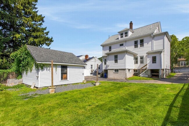 Building Photo - 452 Quarry St