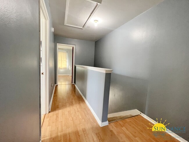 Building Photo - End unit 2 Bedroom Townhome with nice upda...