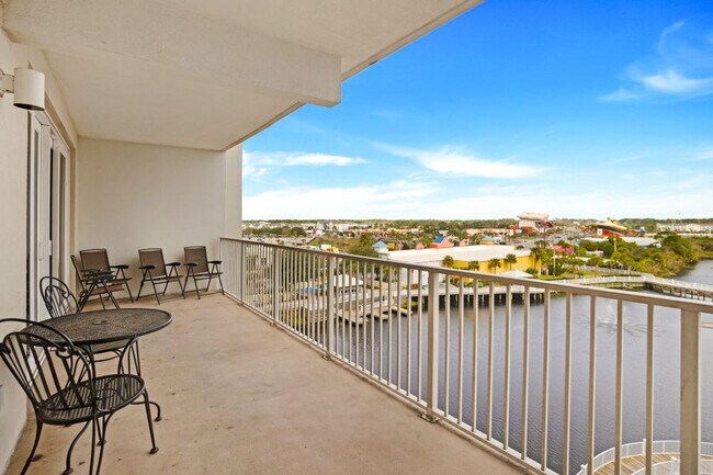 Building Photo - 9860 S Thomas Dr